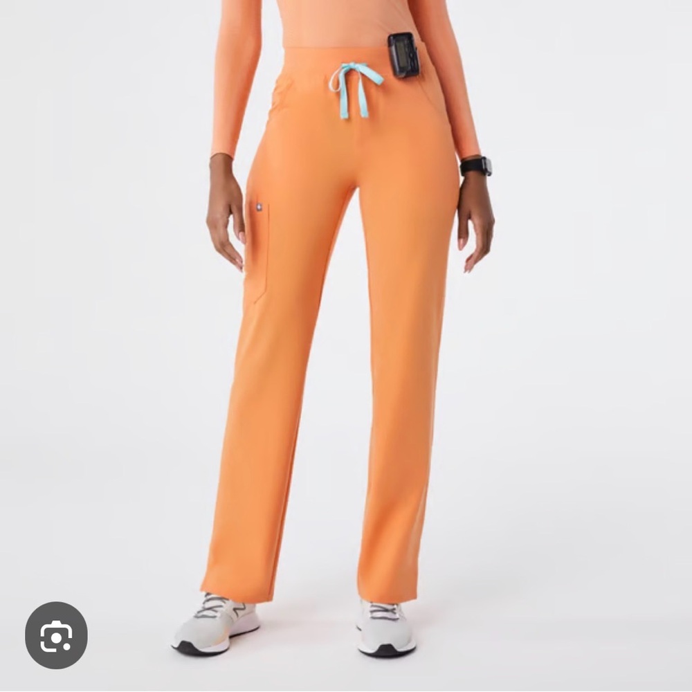 Figs Women's Kate wide leg scrub pants -Vibrant Orange